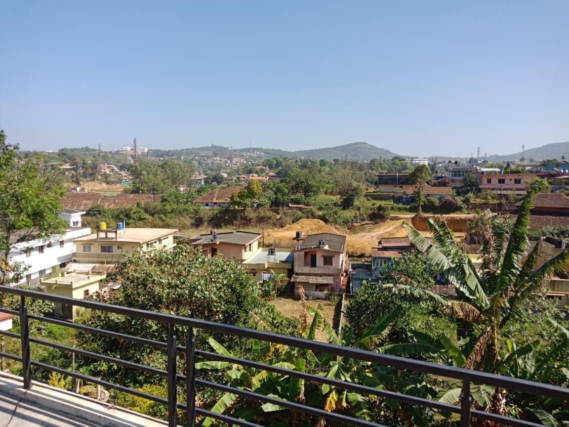 Coorg Girinivas Homestay 102 マディケーリ エクステリア 写真