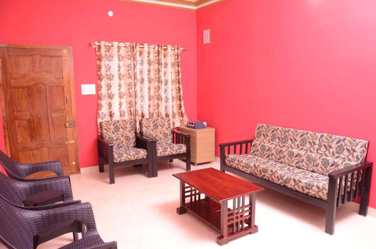 Coorg Girinivas Homestay 102 マディケーリ エクステリア 写真
