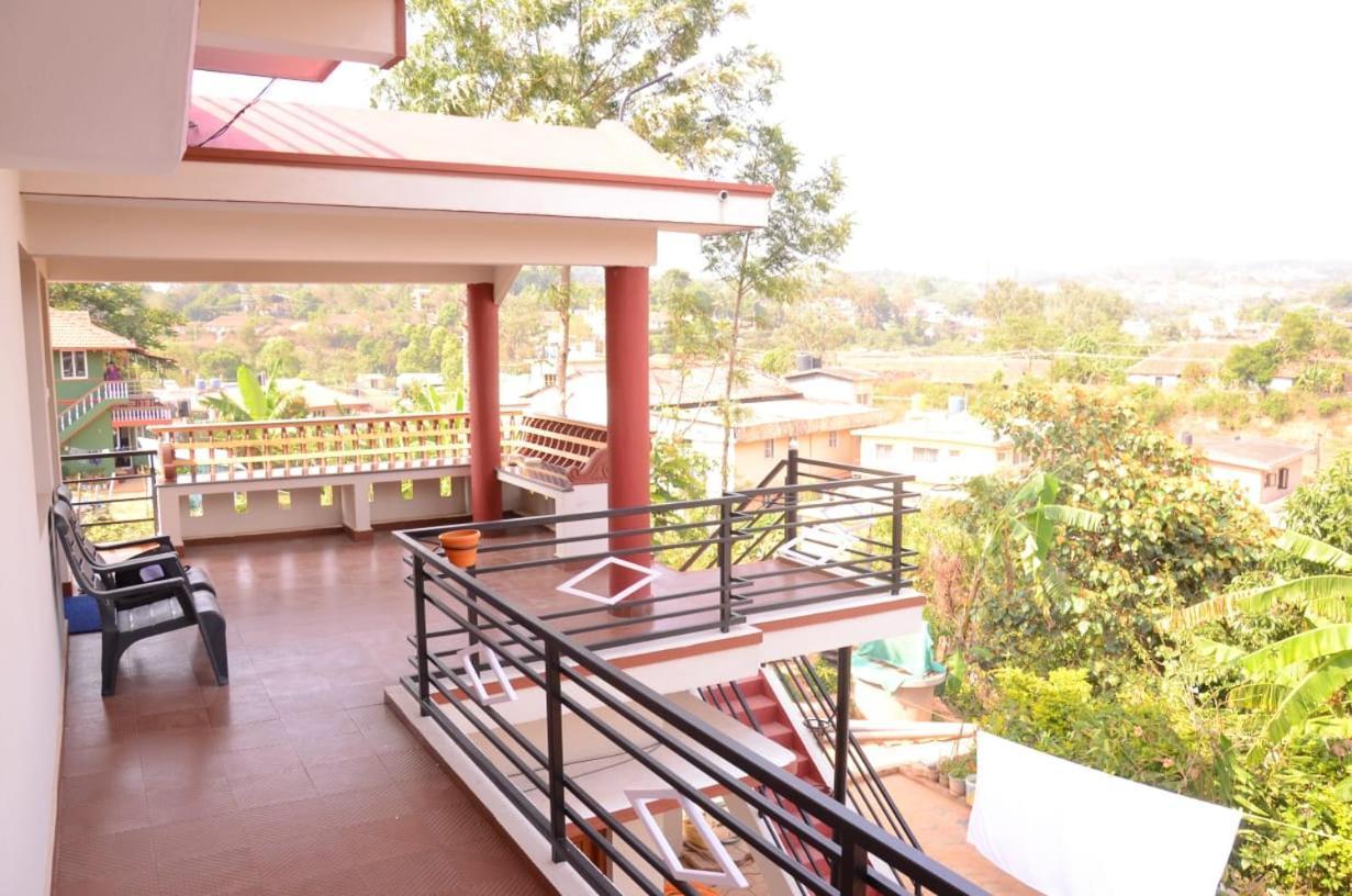 Coorg Girinivas Homestay 102 マディケーリ エクステリア 写真