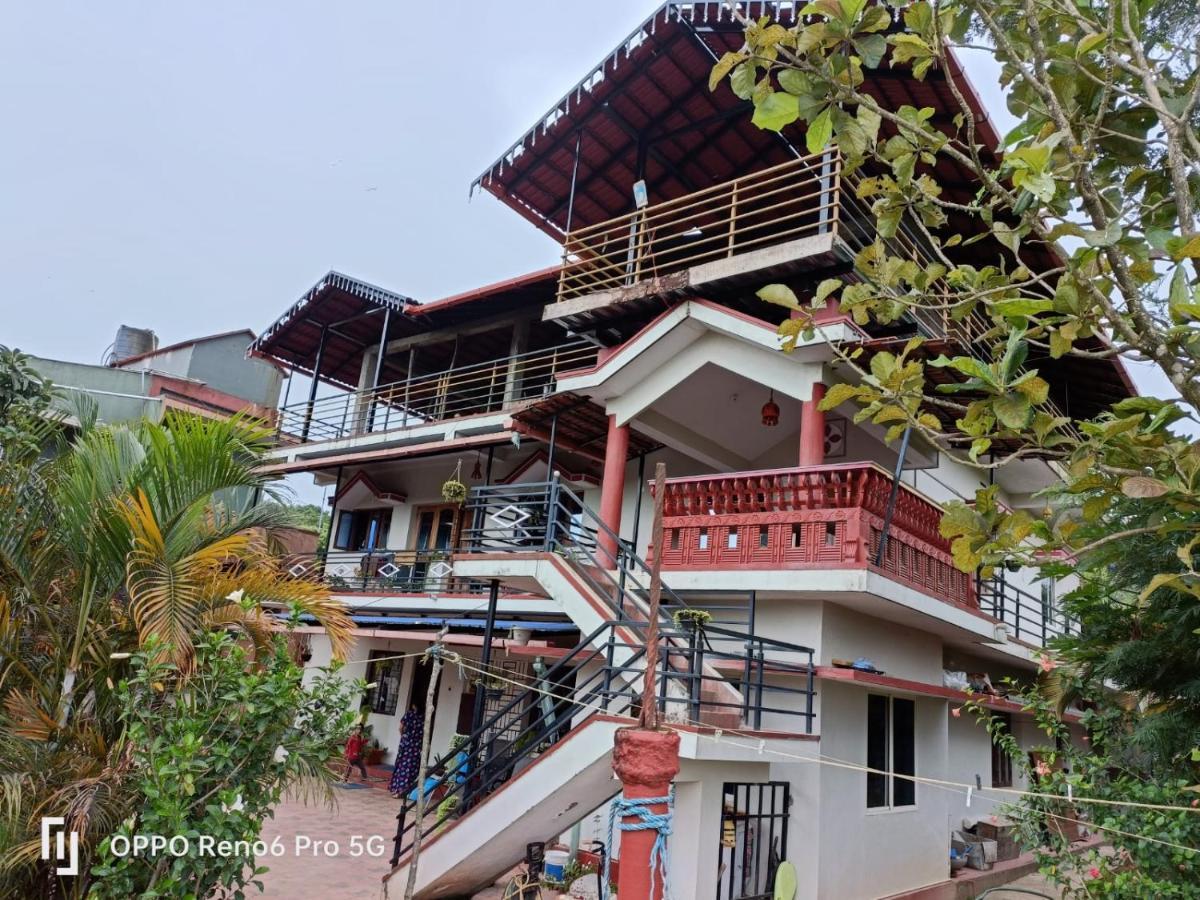 Coorg Girinivas Homestay 102 マディケーリ エクステリア 写真