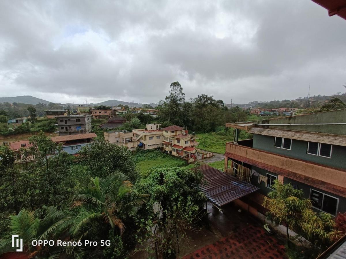 Coorg Girinivas Homestay 102 マディケーリ エクステリア 写真